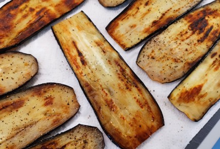 Фото шага рецепта Рулетики из баклажанов 190243 шаг 6  