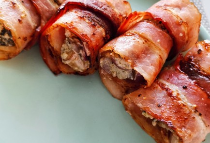 Фото шага рецепта Рулетики из жареного бекона с грибной начинкой 152857 шаг 10