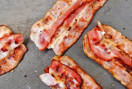 Фото шага рецепта Рулетики из жареного бекона с грибной начинкой 152857 шаг 9