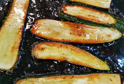 Фото шага рецепта Рулетики из кабачка с нежной чесночносырной начинкой 151562 шаг 13  