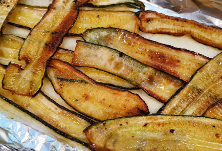 Фото шага рецепта Рулетики из кабачка с нежной чесночносырной начинкой 151562 шаг 14  