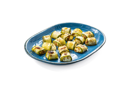 Фото шага рецепта Рулетики из кабачков с фетой 189520 шаг 10  