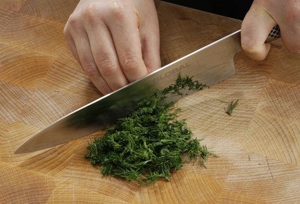 Фото шага рецепта Рулетики из лаваша с красной рыбой 152949 шаг 2  