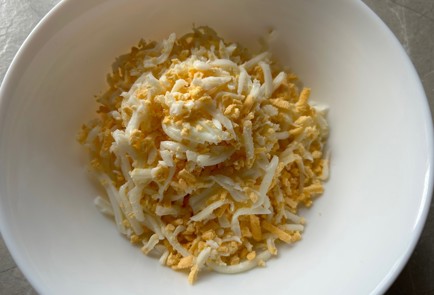 Фото шага рецепта Рулетики из огурца с тунцом 174271 шаг 7  