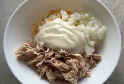 Фото шага рецепта Рулетики из огурца с тунцом 174271 шаг 8  