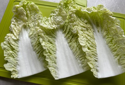 Фото шага рецепта Рулетики из пекинской капусты 174264 шаг 2  