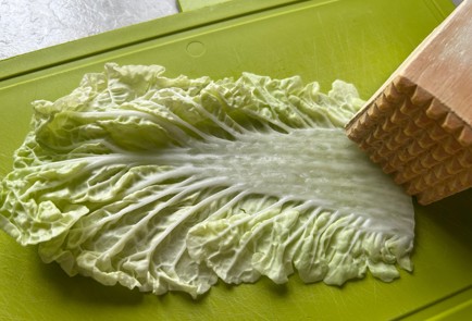 Фото шага рецепта Рулетики из пекинской капусты 174264 шаг 3  