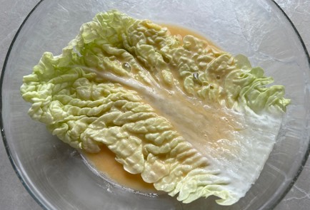 Фото шага рецепта Рулетики из пекинской капусты 174264 шаг 8  