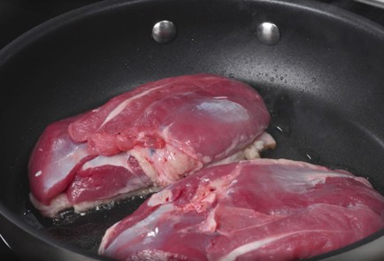 Фото шага рецепта Рулетики из утиной грудки на праздничный стол 175273 шаг 3  