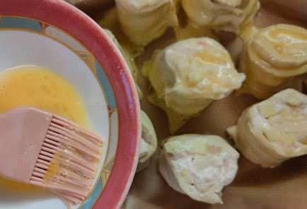 Фото шага рецепта Рулетики с яблоком и творогом 186913 шаг 14