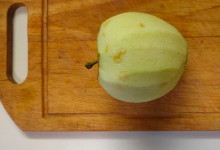 Фото шага рецепта Рулетики с яблоком и творогом 186913 шаг 2