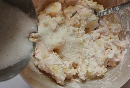 Фото шага рецепта Рулетики с яблоком и творогом 186913 шаг 7