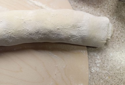 Фото шага рецепта Рулеты из слоеного теста с мясом и шпинатом 191083 шаг 12