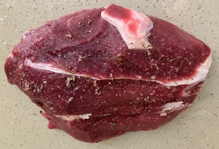 Фото шага рецепта Рулька с паприкой и соевым соусом 189234 шаг 2  