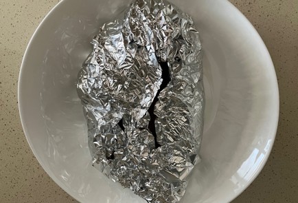 Фото шага рецепта Рулька с паприкой и соевым соусом 189234 шаг 6  