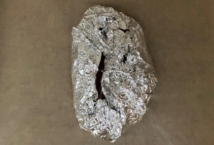 Фото шага рецепта Рулька с паприкой и соевым соусом 189234 шаг 8  