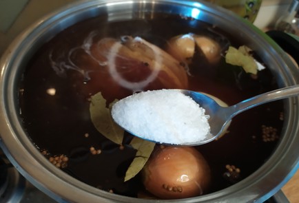 Фото шага рецепта Рулька в пиве 188690 шаг 8