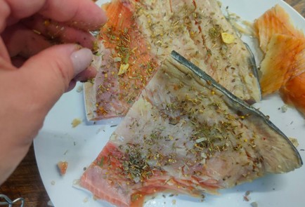 Фото шага рецепта Рыба жаренная со сметаной 175622 шаг 4  