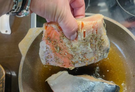 Фото шага рецепта Рыба жаренная со сметаной 175622 шаг 6  