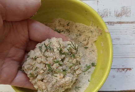 Фото шага рецепта Котлеты из консервированной рыбы 190964 шаг 10  
