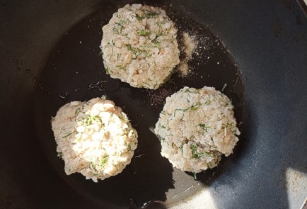 Фото шага рецепта Котлеты из консервированной рыбы 190964 шаг 11  