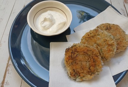 Фото шага рецепта Котлеты из консервированной рыбы 190964 шаг 12  