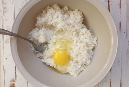 Фото шага рецепта Котлеты из консервированной рыбы 190964 шаг 6  