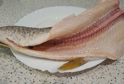 Фото шага рецепта Рыбные котлеты со сливочным маслом в духовке 189496 шаг 2  