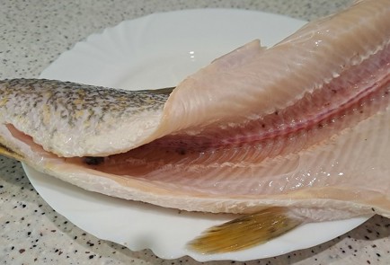 Фото шага рецепта Рыбный суп с фрикадельками 189516 шаг 2