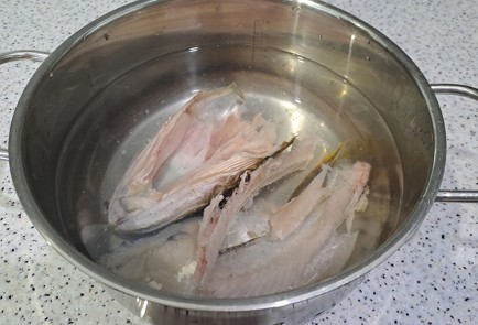 Фото шага рецепта Рыбный суп с фрикадельками 189516 шаг 4