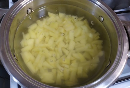 Фото шага рецепта Рыбный суп с пшеном 189868 шаг 2  