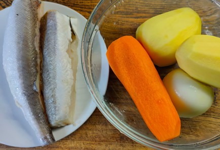 Фото шага рецепта Рыбный суп 175460 шаг 2  