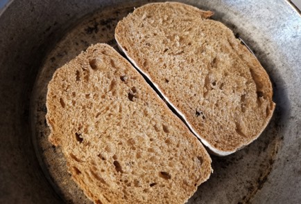 Фото шага рецепта Ржаные гренки 189306 шаг 3  