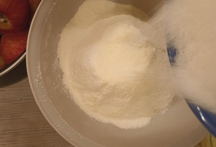 Фото шага рецепта Сахарное печенье с яблочным кремом 190974 шаг 3