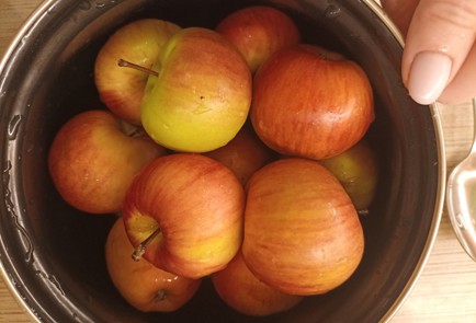 Фото шага рецепта Сахарное печенье с яблочным кремом 190974 шаг 4