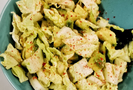 Фото шага рецепта Салат айсберг с авокадо 151968 шаг 4