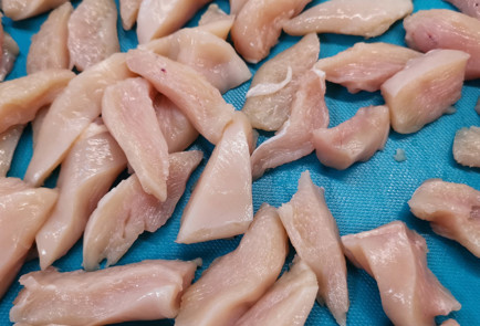 Фото шага рецепта Салат Цезарь потихуански 151988 шаг 2  