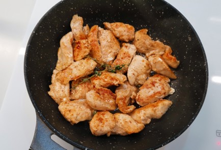 Фото шага рецепта Салат Цезарь с курицей 175533 шаг 10