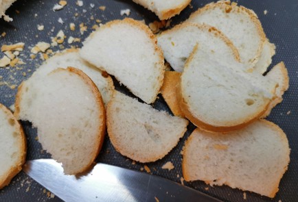 Фото шага рецепта Салат Цезарь с курицей 175533 шаг 12