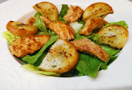 Фото шага рецепта Салат Цезарь с курицей 175533 шаг 19