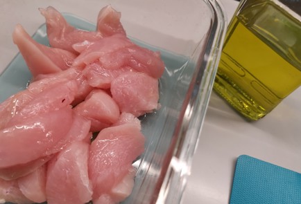 Фото шага рецепта Салат Цезарь с курицей 175533 шаг 2