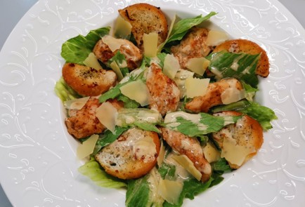 Фото шага рецепта Салат Цезарь с курицей 175533 шаг 20