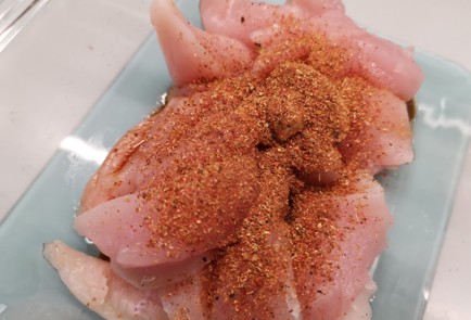 Фото шага рецепта Салат Цезарь с курицей 175533 шаг 5