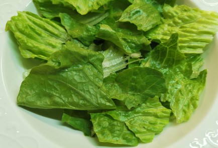 Фото шага рецепта Салат Цезарь с курицей 175533 шаг 7