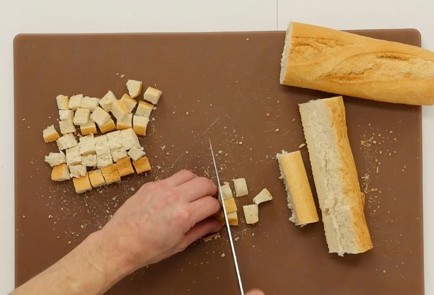 Фото шага рецепта Салат Цезарь 114493 шаг 6  