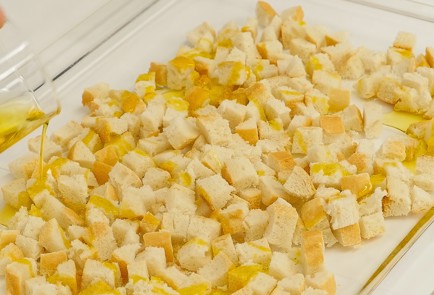 Фото шага рецепта Салат Цезарь 114493 шаг 7  