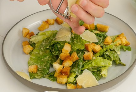 Фото шага рецепта Салат Цезарь 114493 шаг 9  