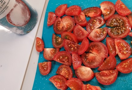 Фото шага рецепта Салат Черноморский 173333 шаг 4