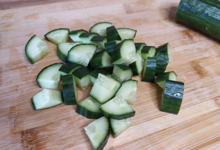 Фото шага рецепта Салат Греческий 188812 шаг 2  