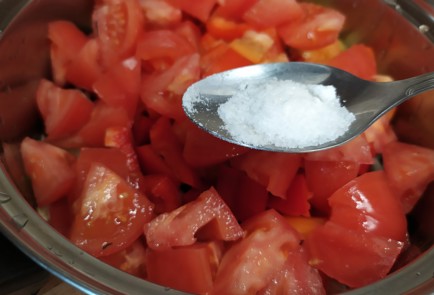 Фото шага рецепта Салат Греческий 188812 шаг 5  